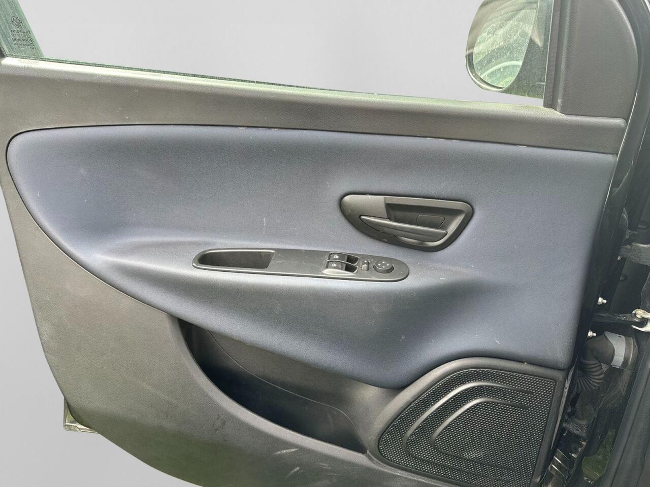 LANCIA Ypsilon III 2021 - Ypsilon 1.0 firefly hybrid Silver Plus s&s 70cv