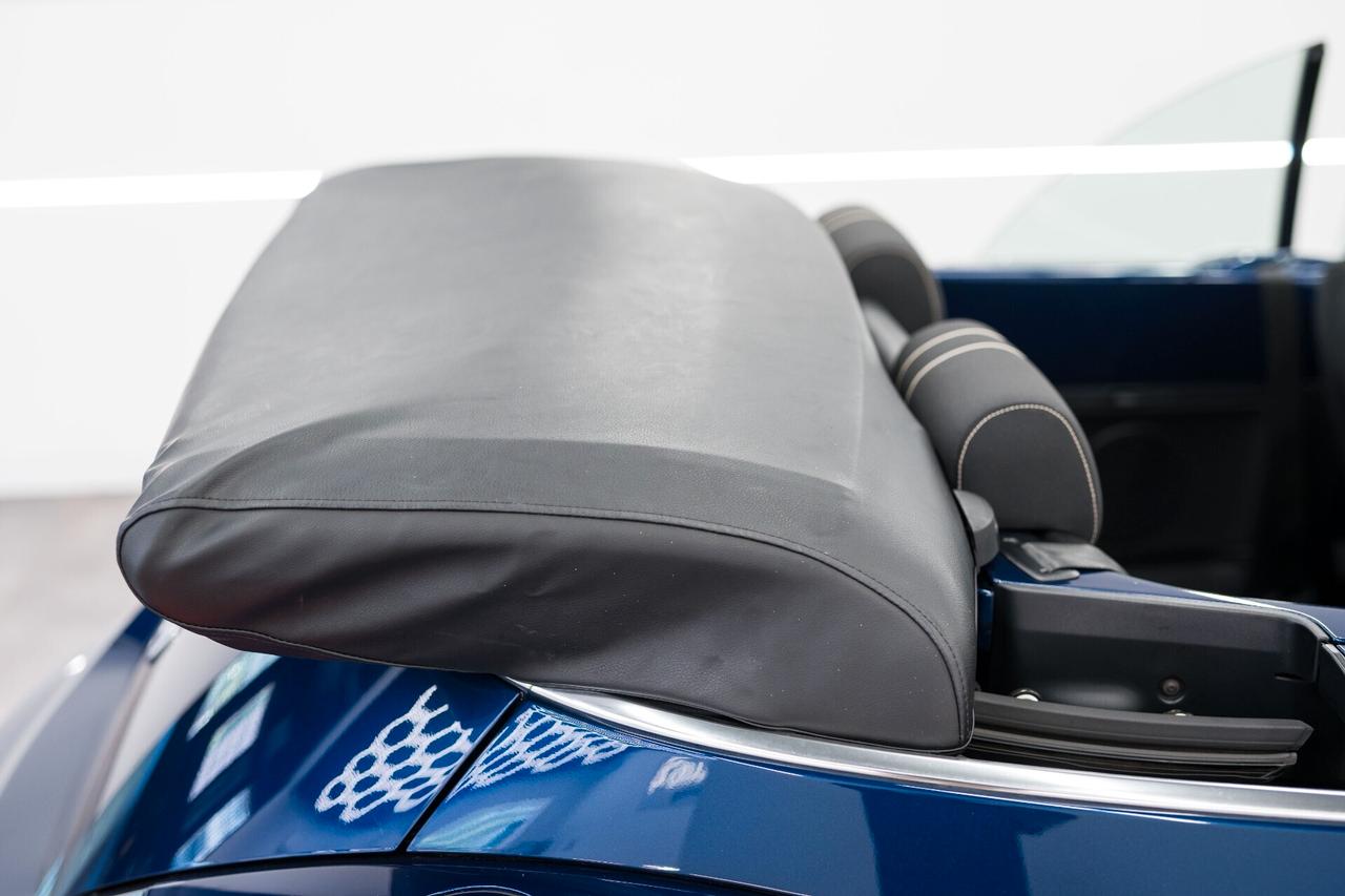 Volkswagen New Beetle 1.6 Cabrio