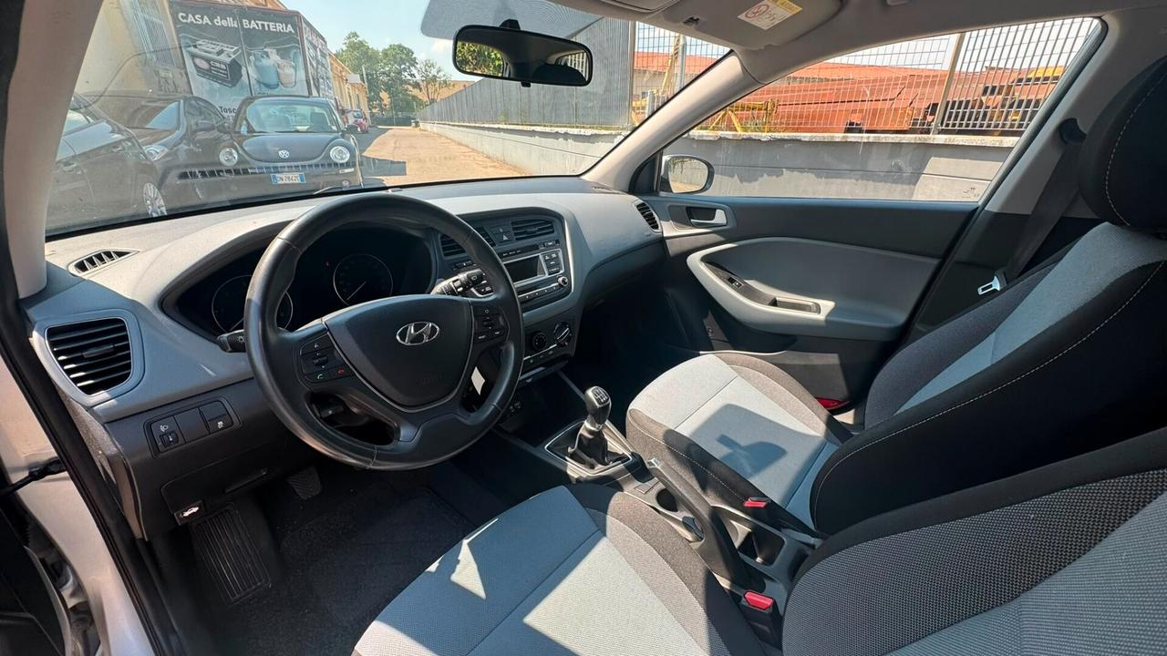 Hyundai i20 1.1 CRDi 12V 5 porte Blackline