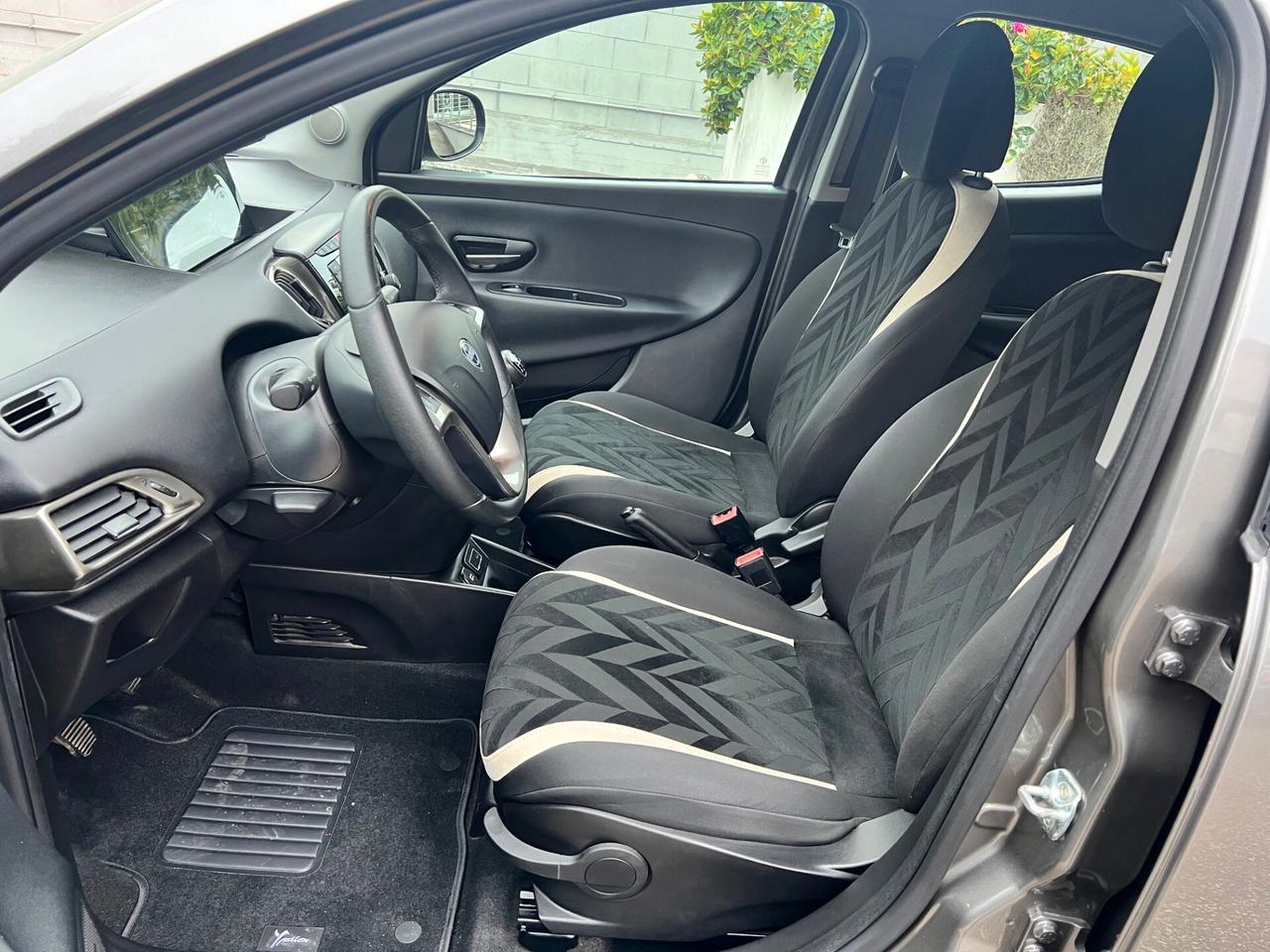 Lancia Ypsilon 1.2 Gold 69cv OK NEOPATENT. PDC/CLIMA/TEL. PERFET.