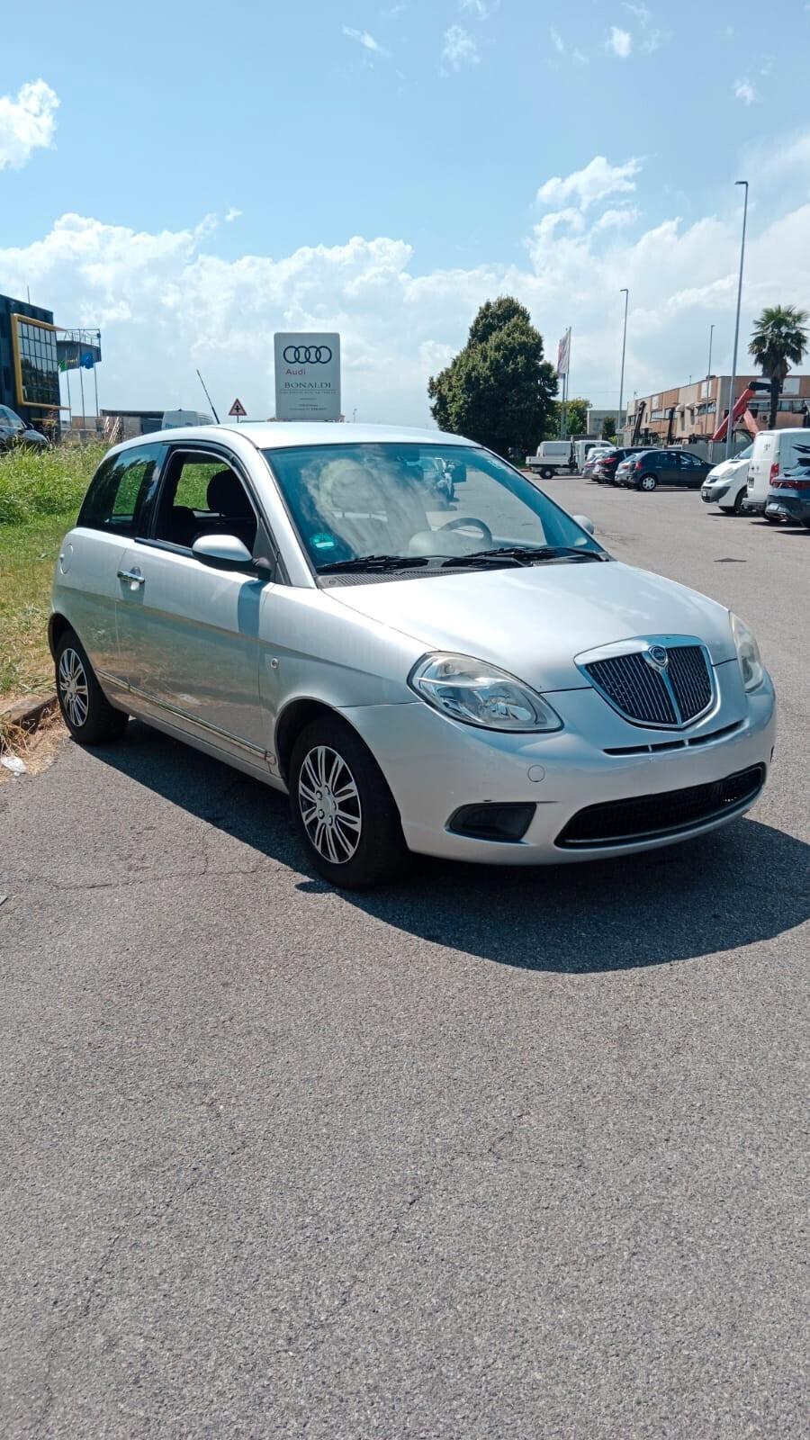 Lancia Ypsilon 1.4 16V MomoDesign