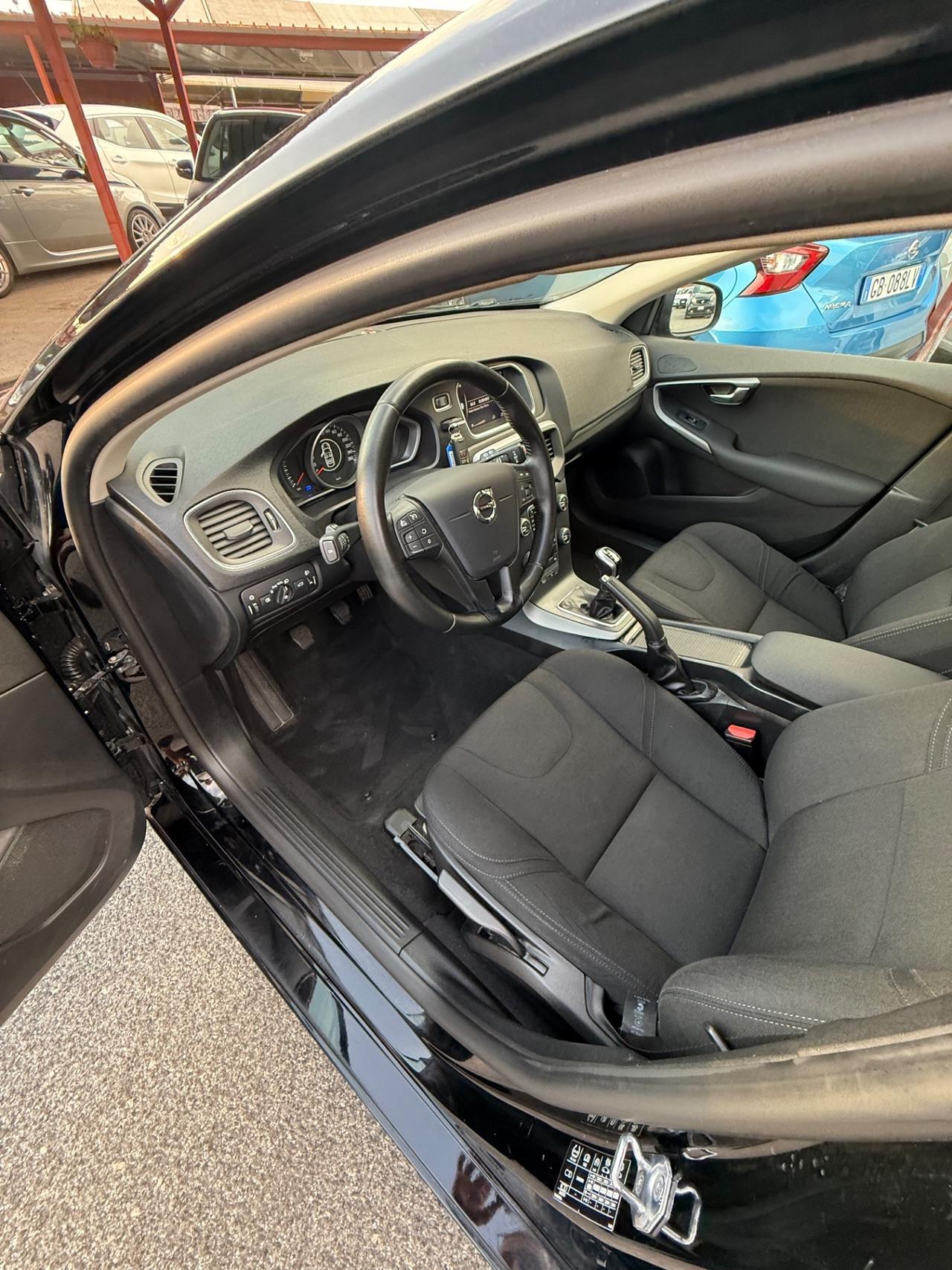 V40 D4 Momentum-unipro-rate-E6
