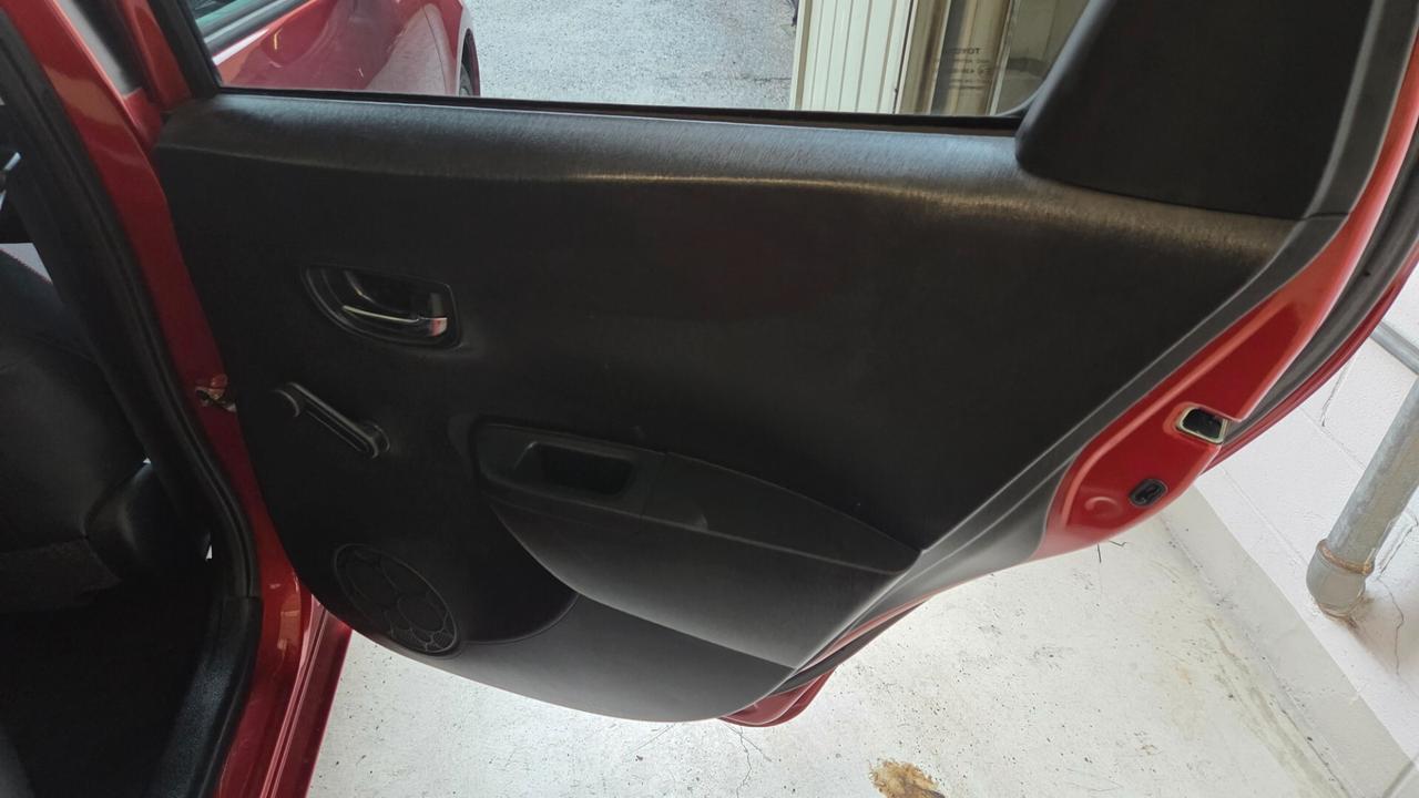 Toyota Yaris 1.3 5 porte Lounge full