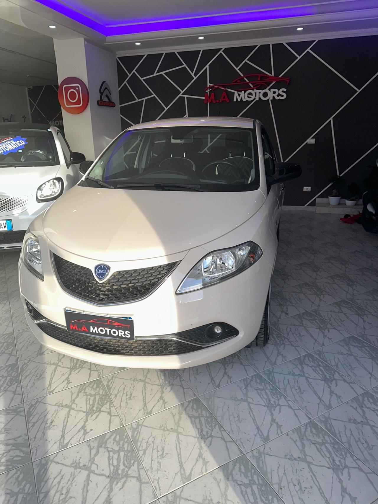 Lancia Ypsilon 1.2 69 CV 5 porte Silver