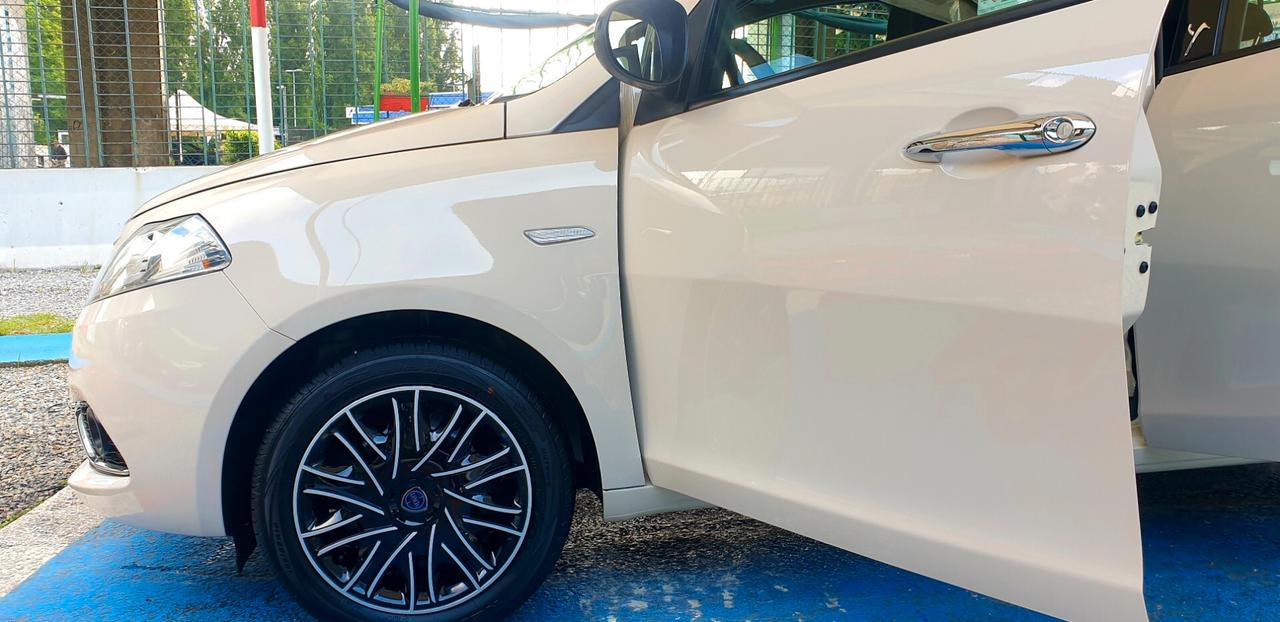 LANCIA YPSILON 1.2 BENZINA FULL OPTIONAL KM 31 MILA