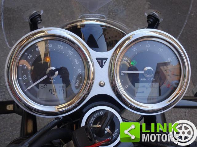 TRIUMPH Bonneville T100 Black Black Special Edition