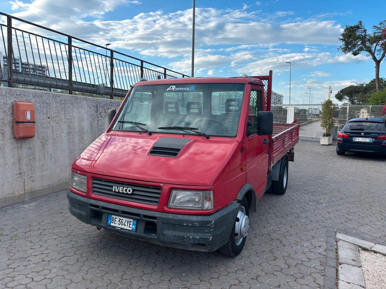 Iveco Daily 35.8 Ribaltabile Trilaterale – Affidabile e Pronto al Lavoro