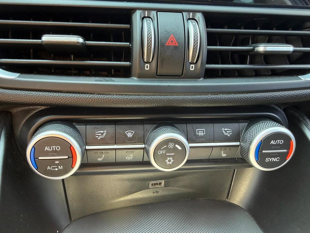 Alfa Romeo Giulia 2.2 Turbodiesel 210 CV AT8 AWD Q4 Veloce