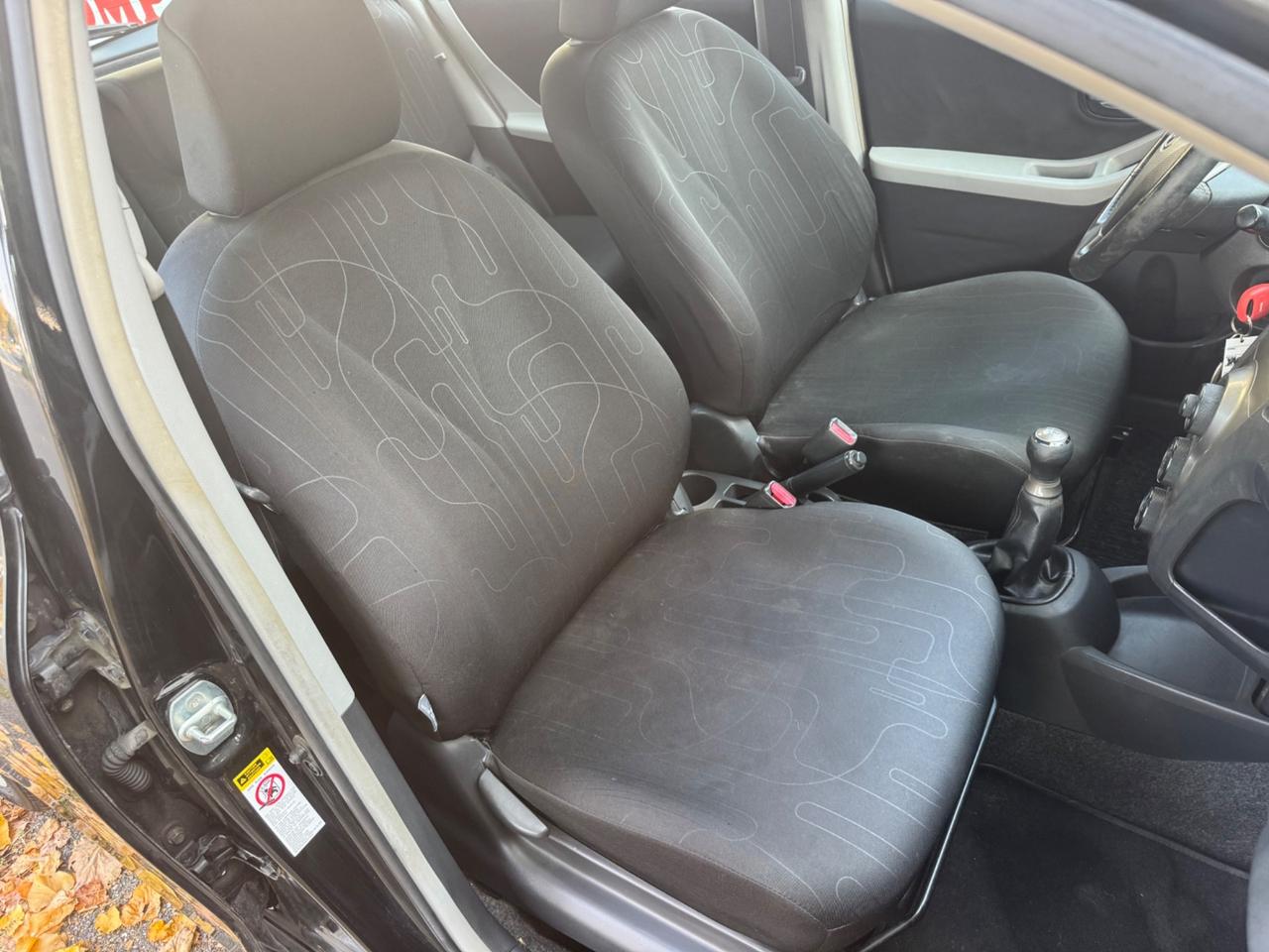 Toyota Yaris 1.0 5 p Luxury neopaten garanzia 12 m