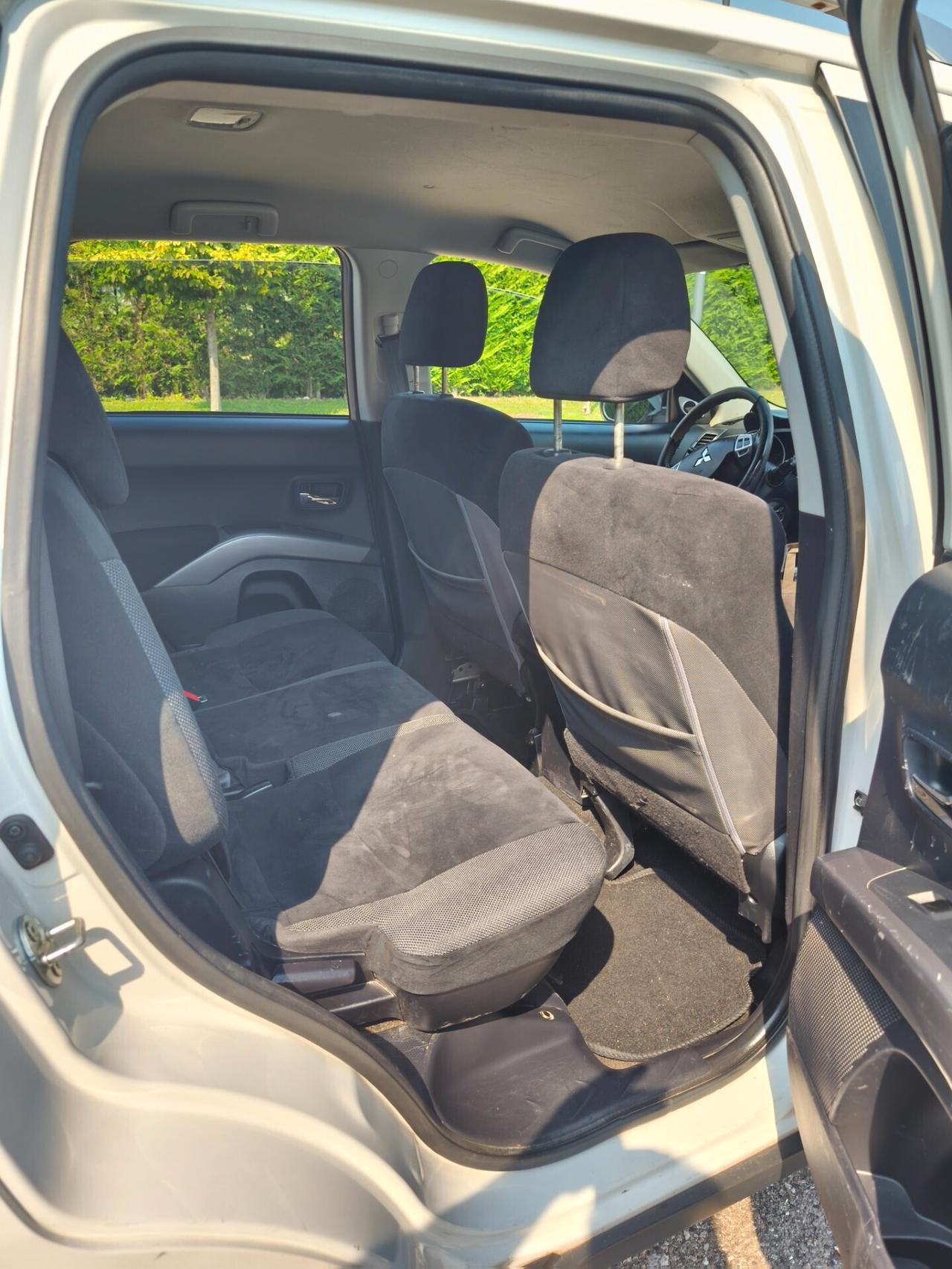 Mitsubishi Outlander 2.0D 7 posti gancio traino