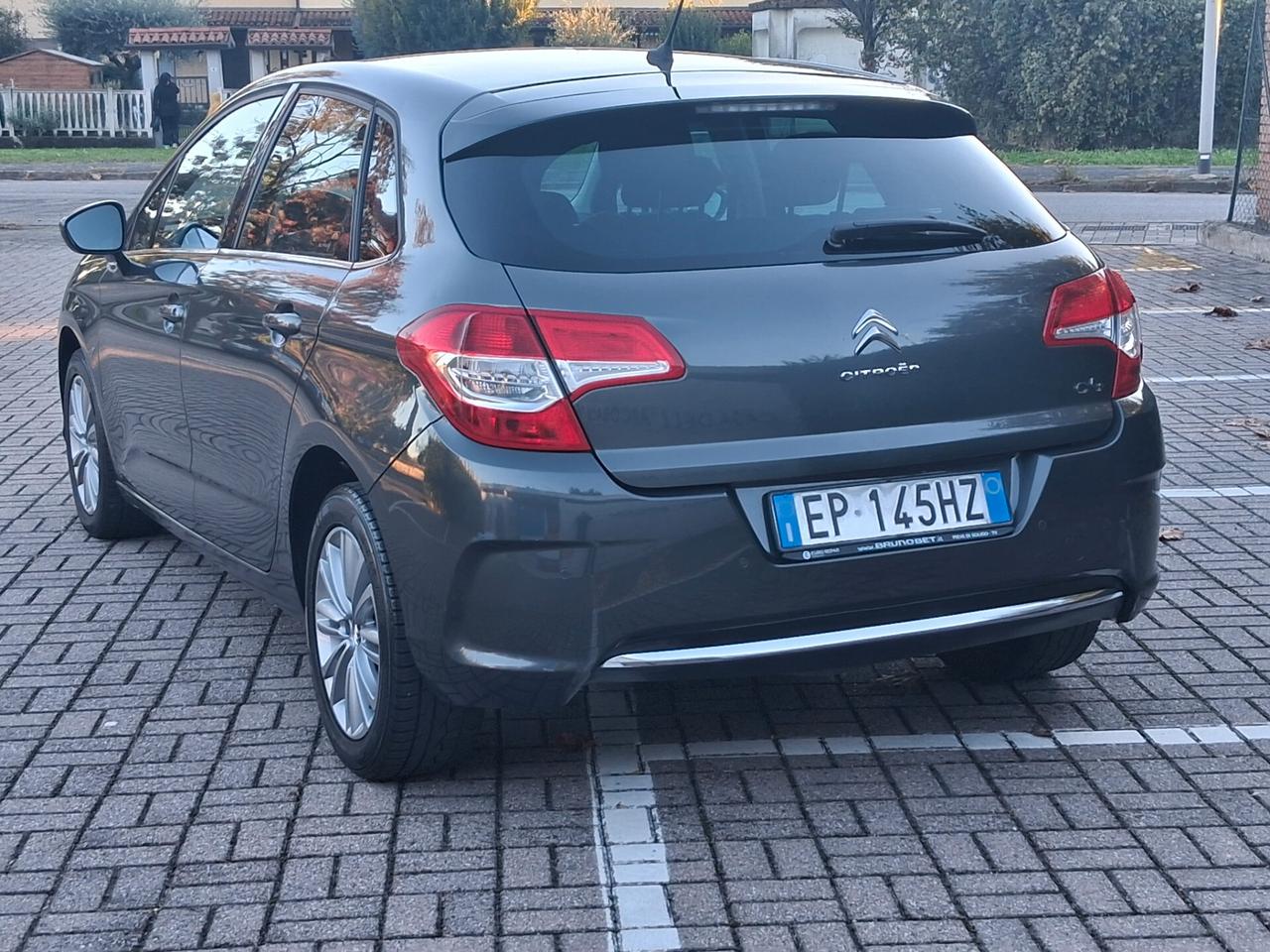 Citroen C4 1.4 VTi 95 Seduction..CELL 320 147 1147 WUATSAPP 3276540940