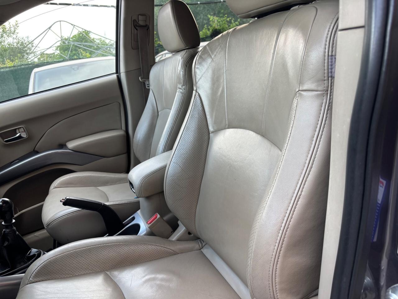 Mitsubishi Outlander 2.2 DI-D 7 posti 4x4