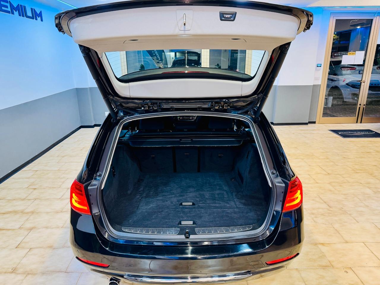 BMW 318d Touring LED / Sedili Risc. / Navi