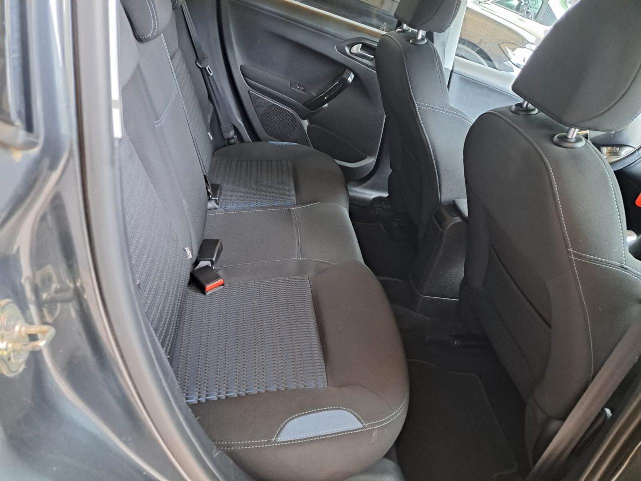 Peugeot 208 1.4 HDi 68 CV 5 porte Allure
