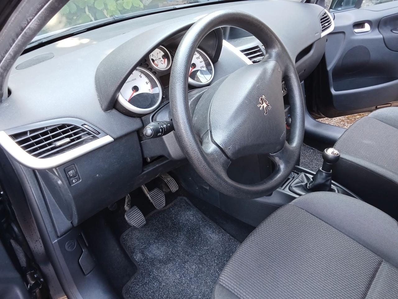 Peugeot 207 1.4 8V 75CV 5p. X Line