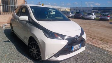 Toyota Aygo 1.0 VVT-i 69 CV 5 porte x-black TSS