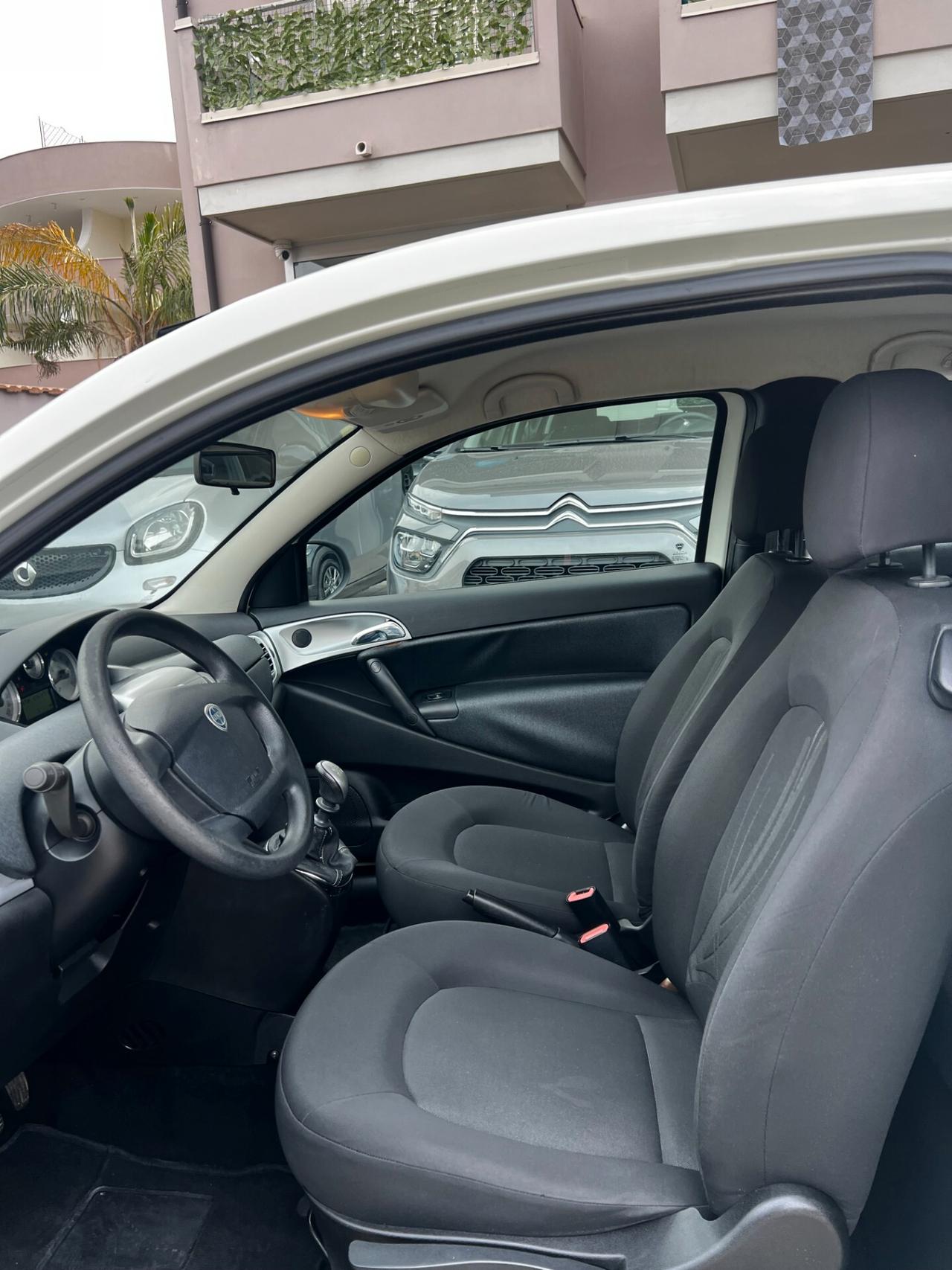 Lancia Ypsilon 1.2 69 CV Unyca