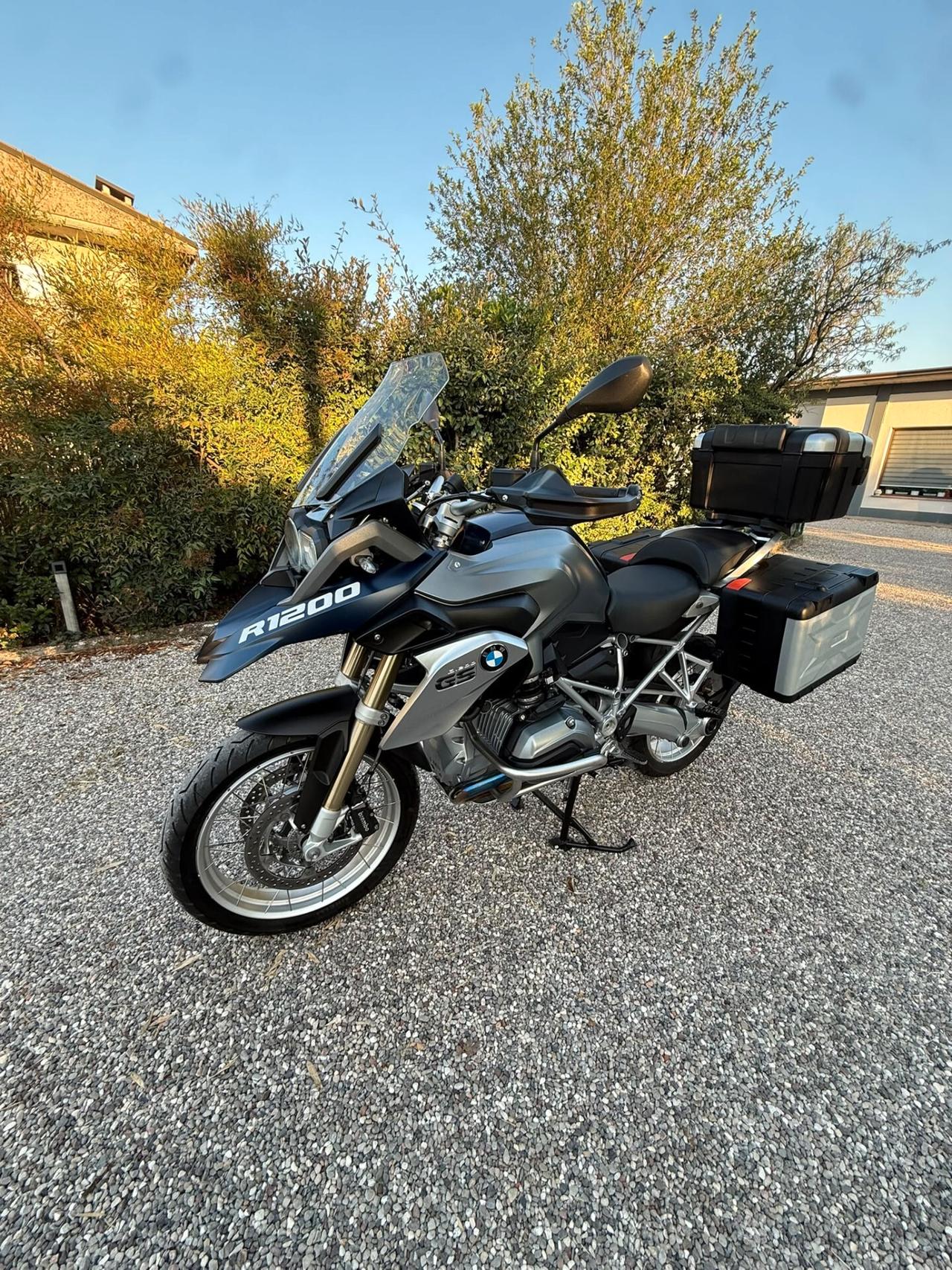 BMW R 1200 GS – 2015 – SOLO 6.982 KM – PARI AL NUOVO