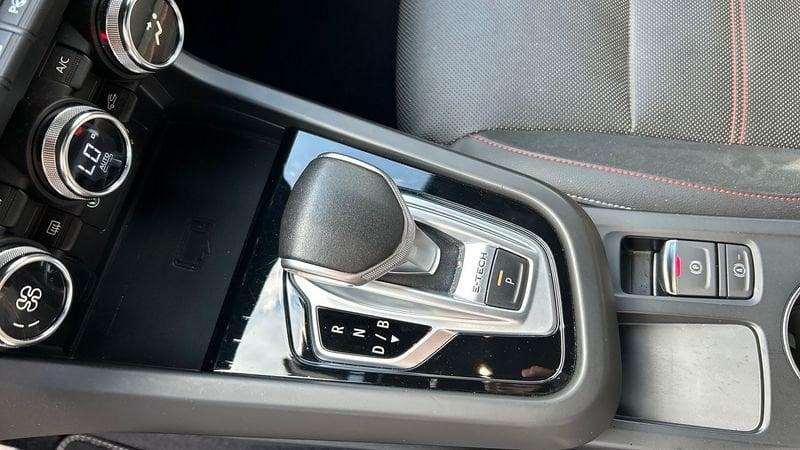 Renault Arkana 1.6 E-Tech full hybrid R.S. Line Auto 145cv 1.6 E-Tech full hybrid Intens 145cv