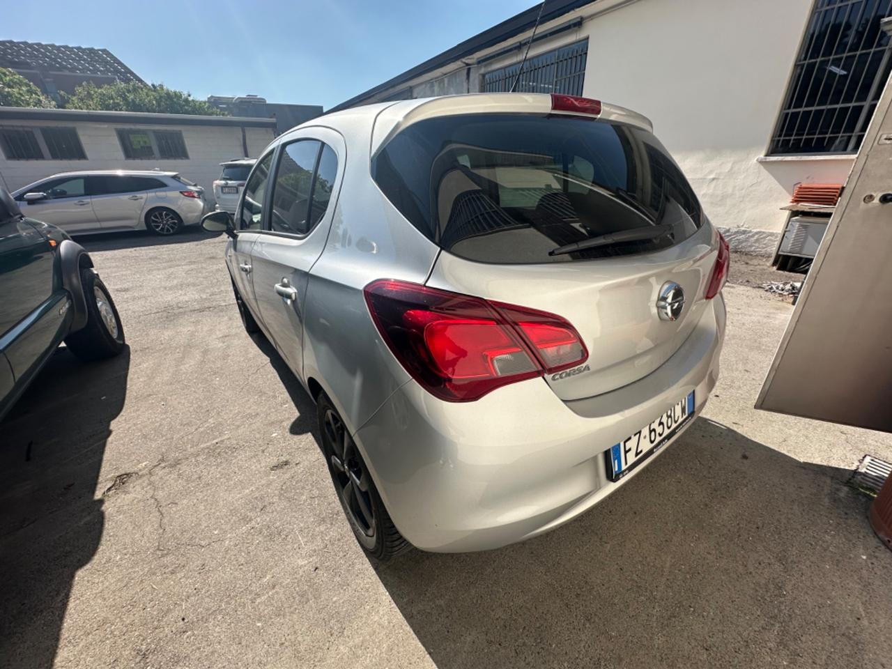 Opel Corsa 1.2 5 porte Black Edition - AUTONAVIGLI