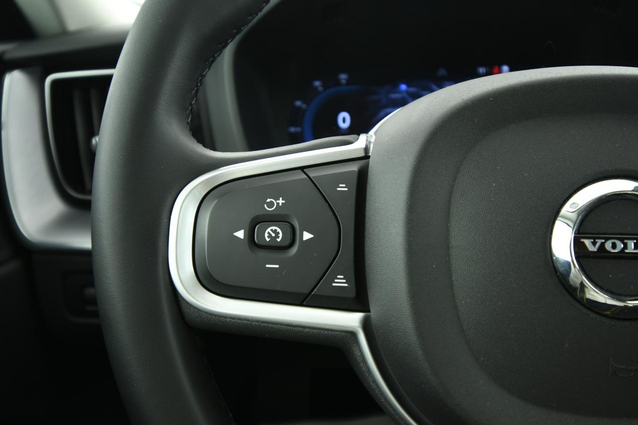 VOLVO XC60 2.0 b4 Momentum Pro awd auto CAMERA+C18"