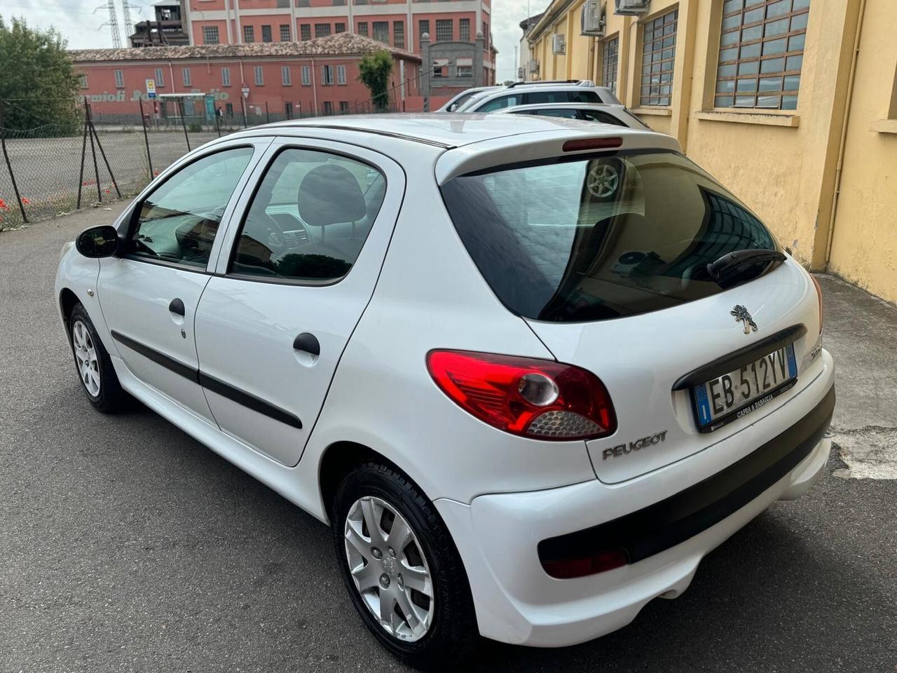 Peugeot 206 2010 1.1 60CV Benz 5p. 159.000 KM