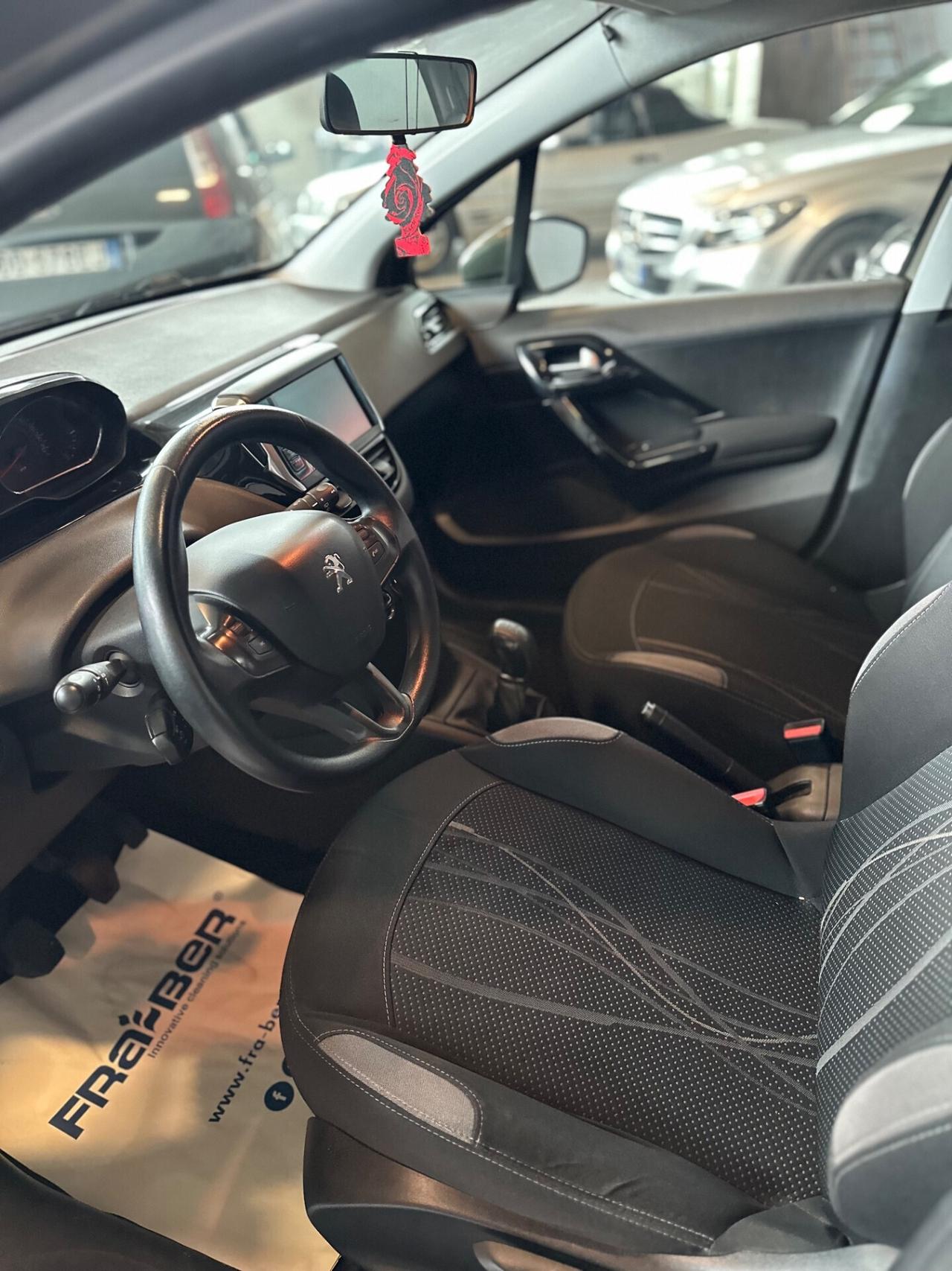 Peugeot 208 1.4 HDi 68 CV 5 porte Allure