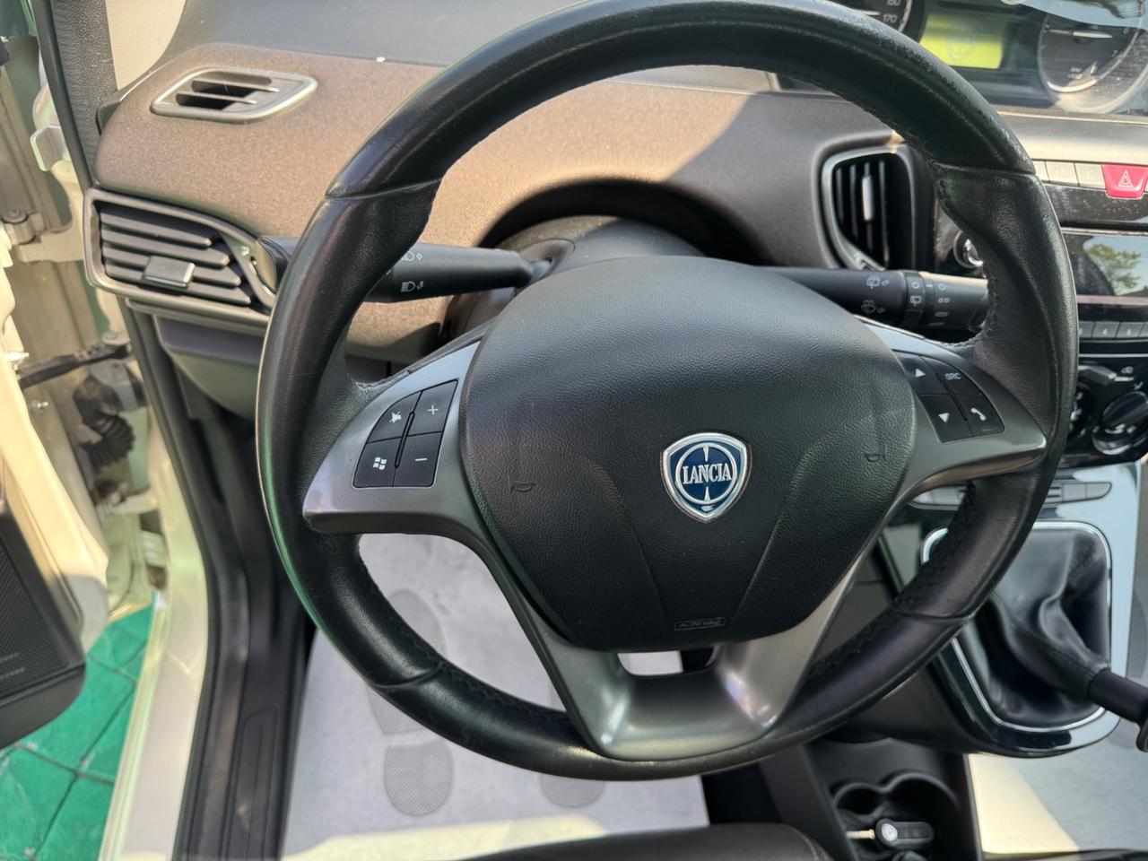 Lancia Ypsilon 1.2 69 CV 5 porte S&S Platinum