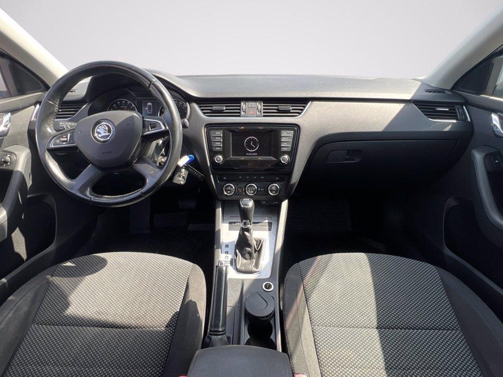SKODA Octavia Wagon 1.6 tdi cr Executive 105cv dsg del 2015