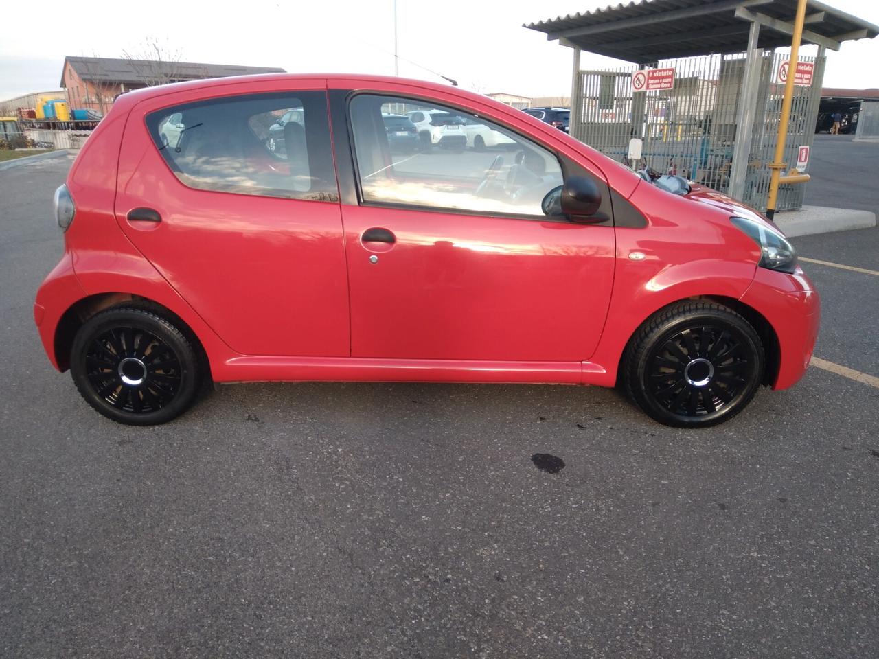Toyota Aygo 1.0 12V VVT-i 5 porte Cool Soda Connect x neopatentati