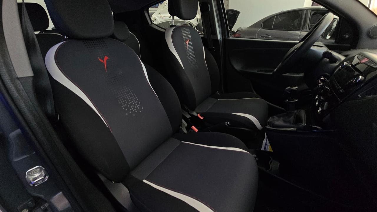 Lancia Ypsilon 1.2 69 CV 5 porte Elefantino