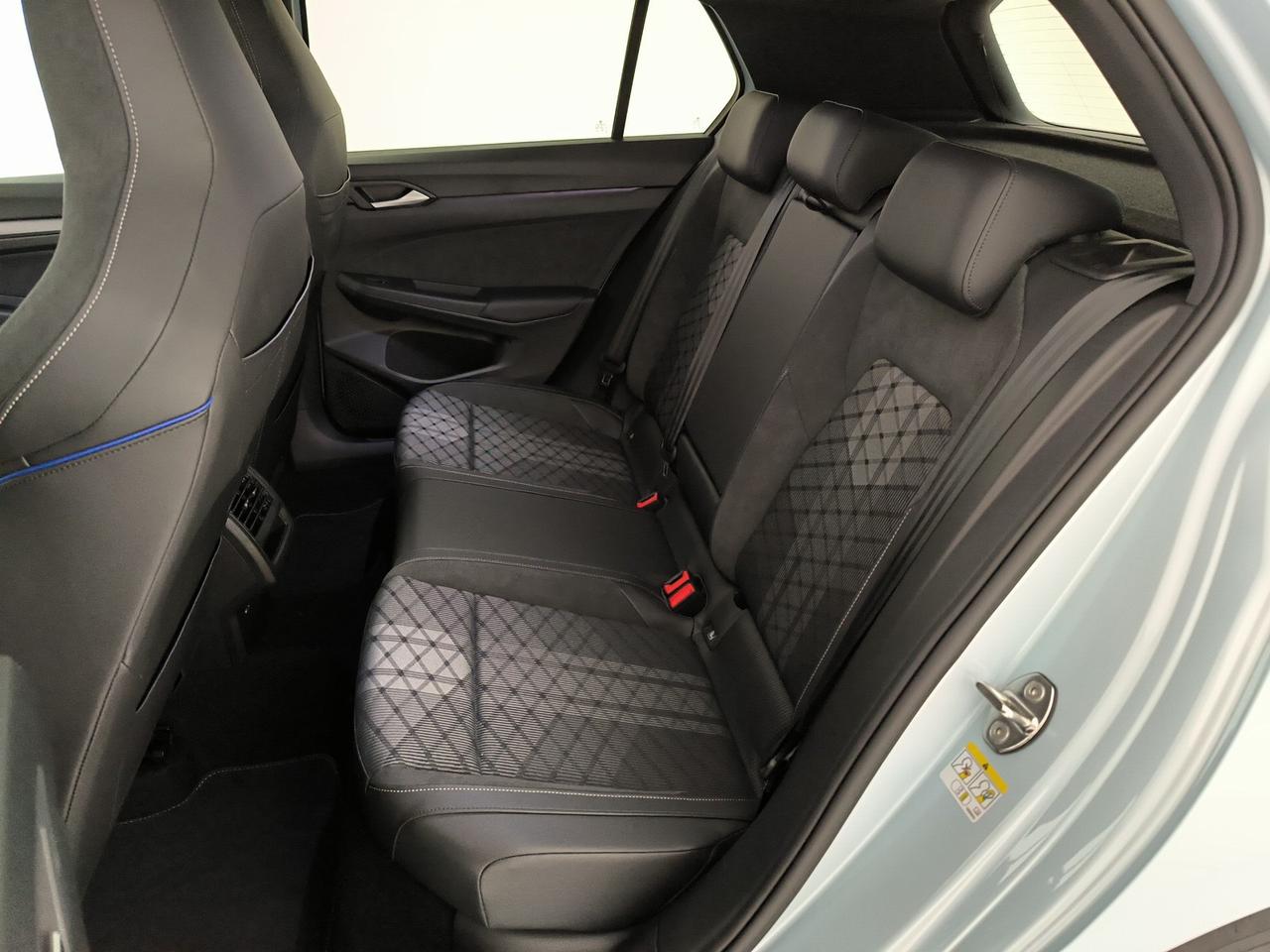 Volkswagen Golf 1.5 etsi r-line plus 150cv dsg