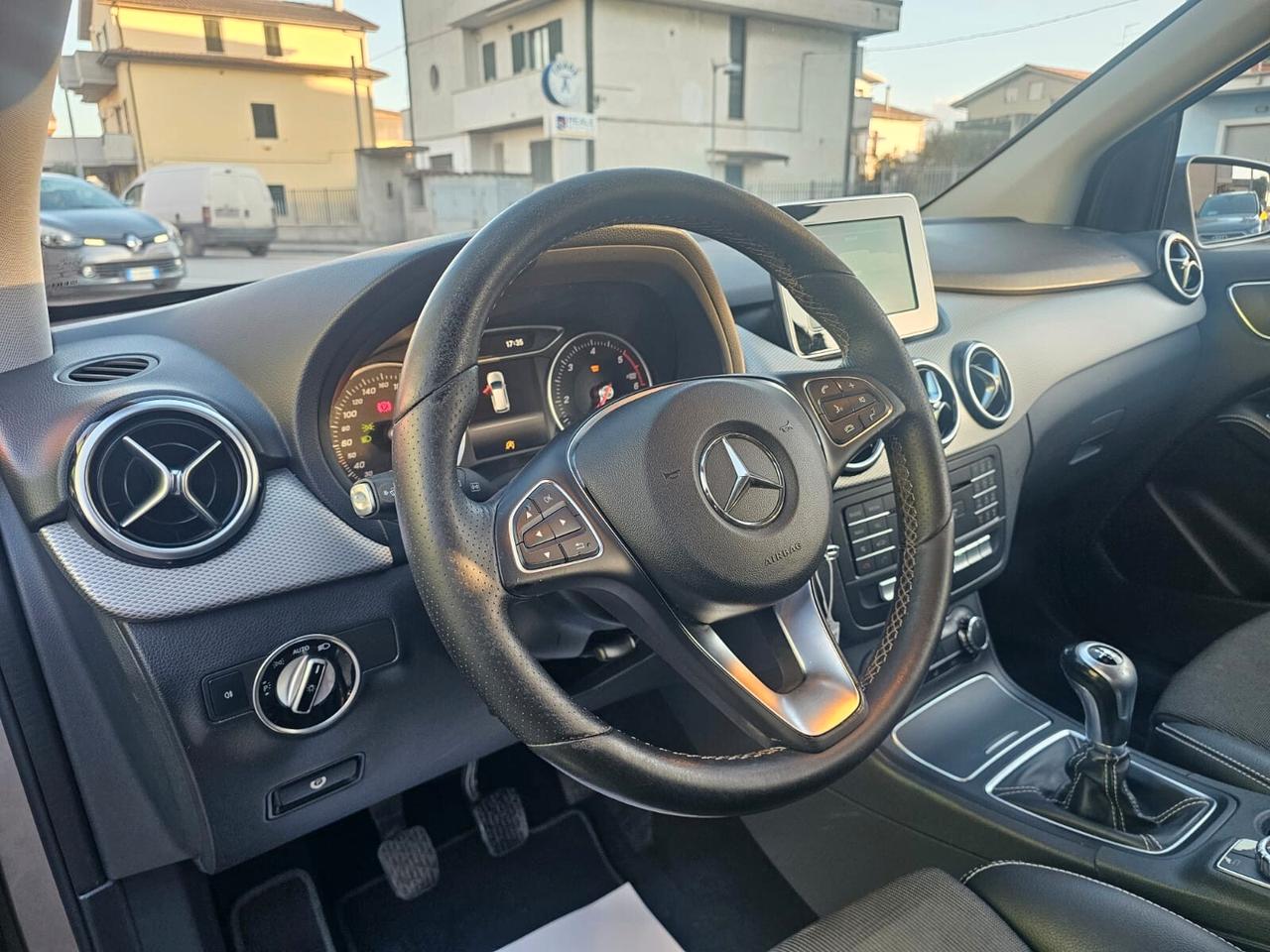 Mercedes-benz B 180 d Premium