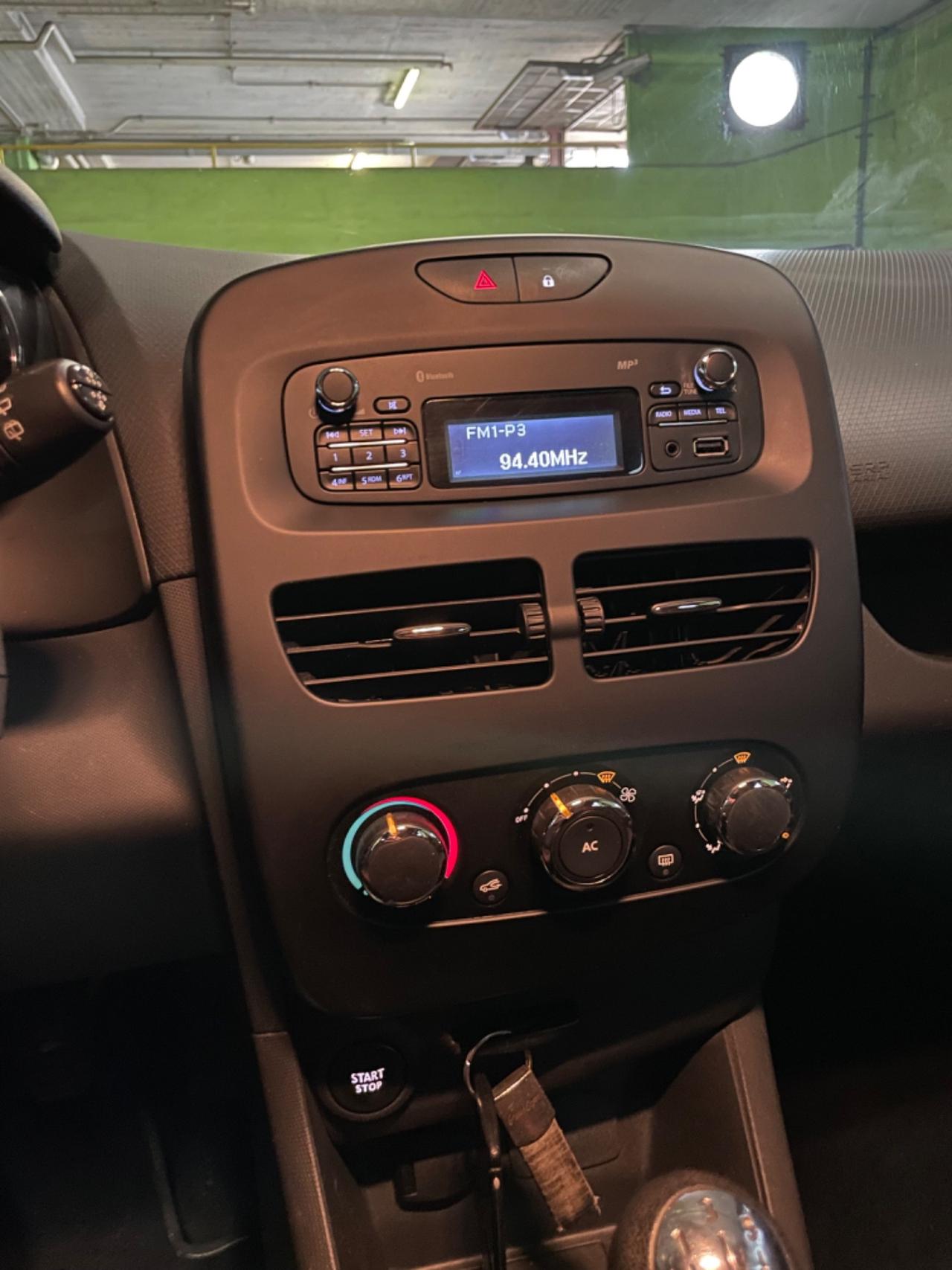 Renault Clio 1.2 Neopatentati Euro 5 Sensori Park