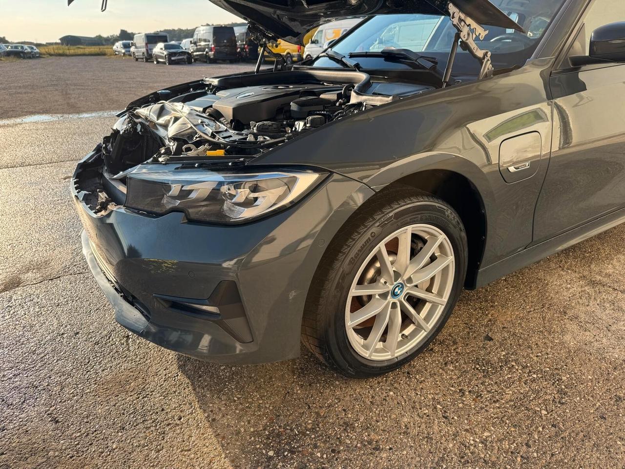 BMW 330 330e Touring auto INCIDENTATA