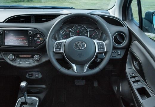 TOYOTA Yaris III 2015 - Yaris 5p 1.5h Active my16