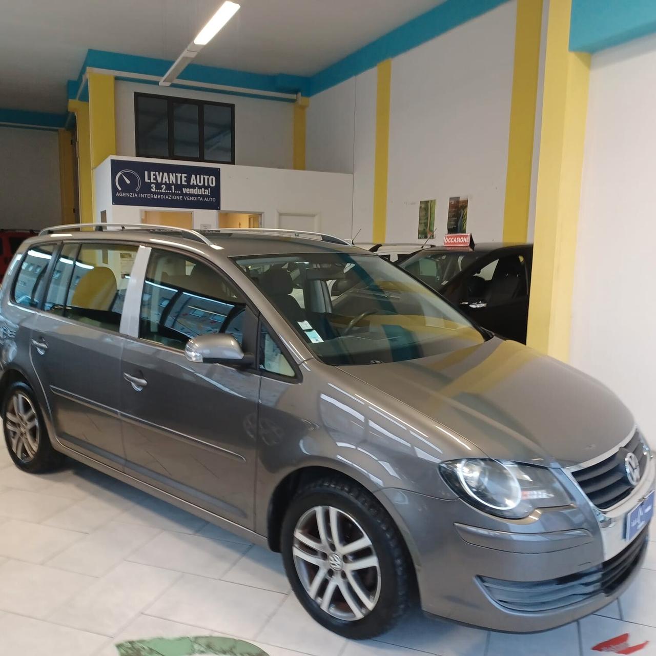 7 POSTI TOURAN 1.9 TDI PERFETTO CON GANCIO DI TRAINO