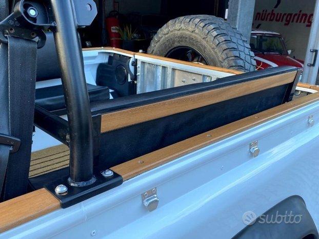 LAND ROVER Defender 90 2.2 TD4 Station Wagon