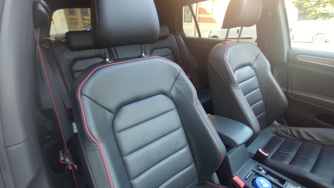 Volkswagen Golf GTI 2.0 TSI TCR DSG 5p. BlueMotion Technology