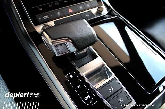 Audi Q8 50 TDI quattro tiptronic Sport -MHEV