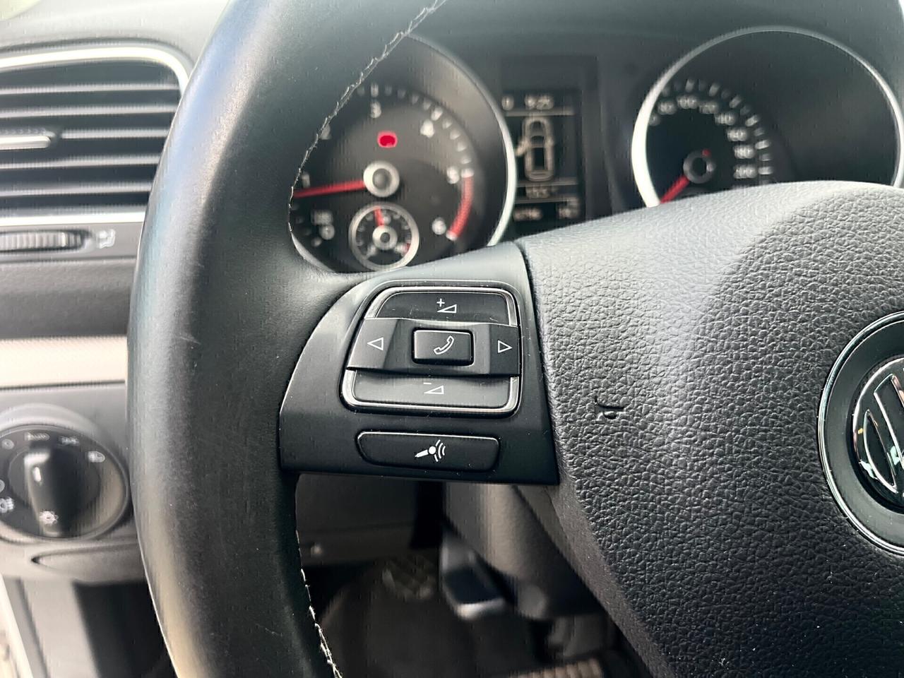 Volkswagen Golf 1.6 TDI(105cv)*NAVI*SEDILRISCALD*SENSORI