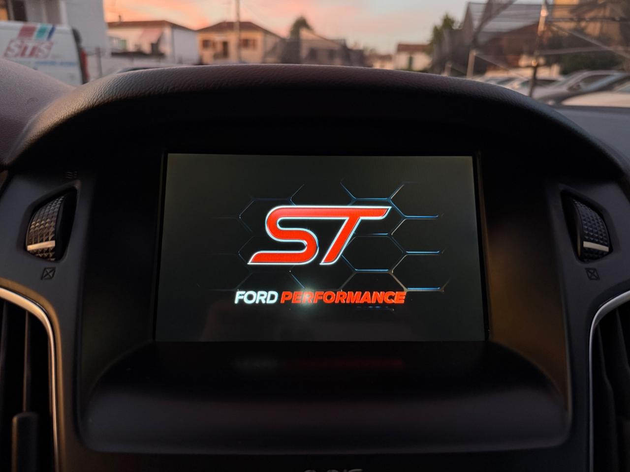 Ford Focus 1.0 EcoBoost 125 CV ST line