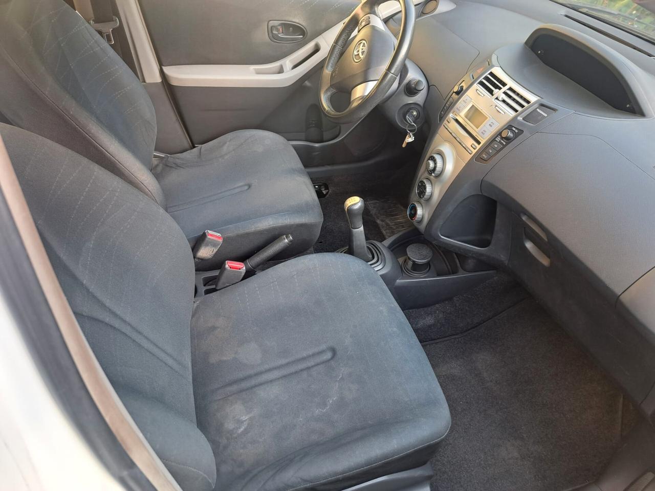Toyota Yaris 1.0 5 porte