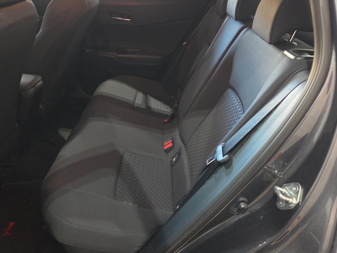 Toyota C-HR 1.8 Hybrid E-CVT Business