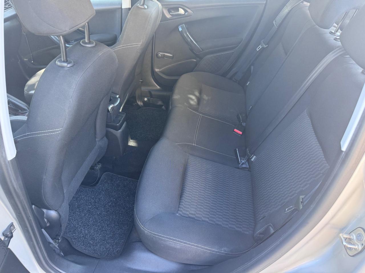 Peugeot 208 1.2 benzina neopaten garanzia 12 mesi