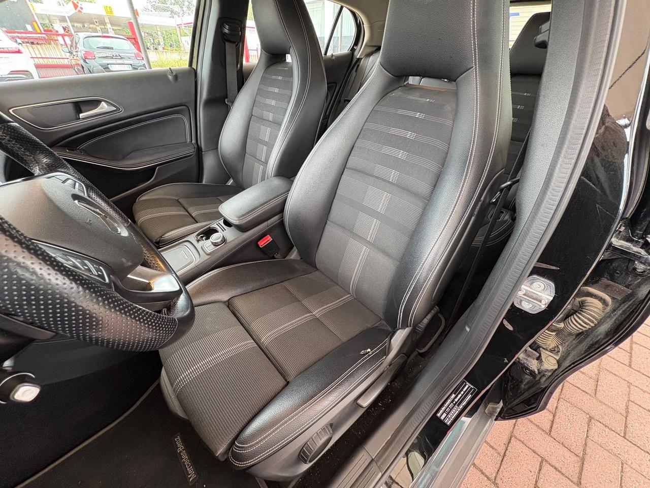 Mercedes-Benz GLA 200 200 D Premium #50687