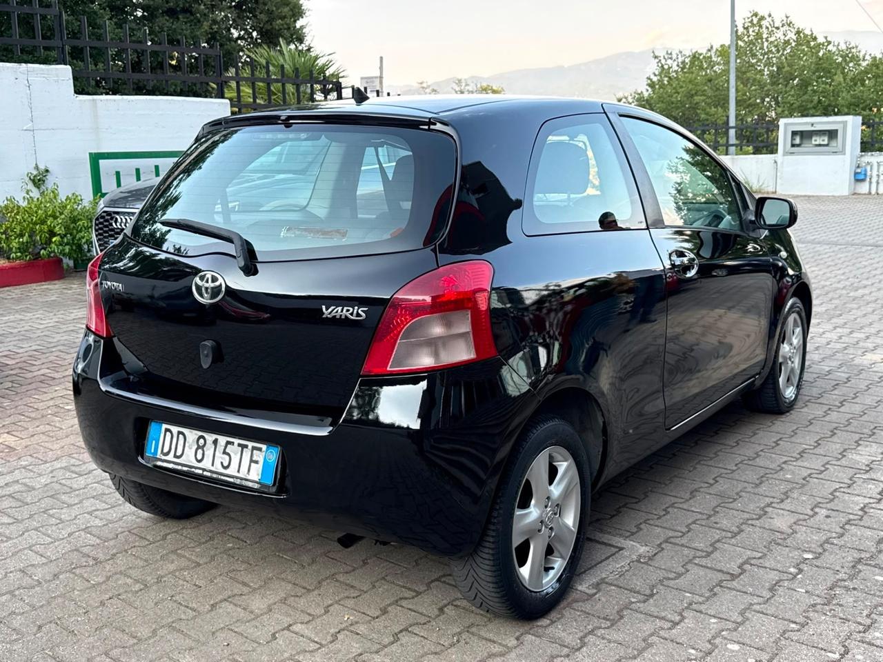 Toyota Yaris 1.0 3 porte Luxury