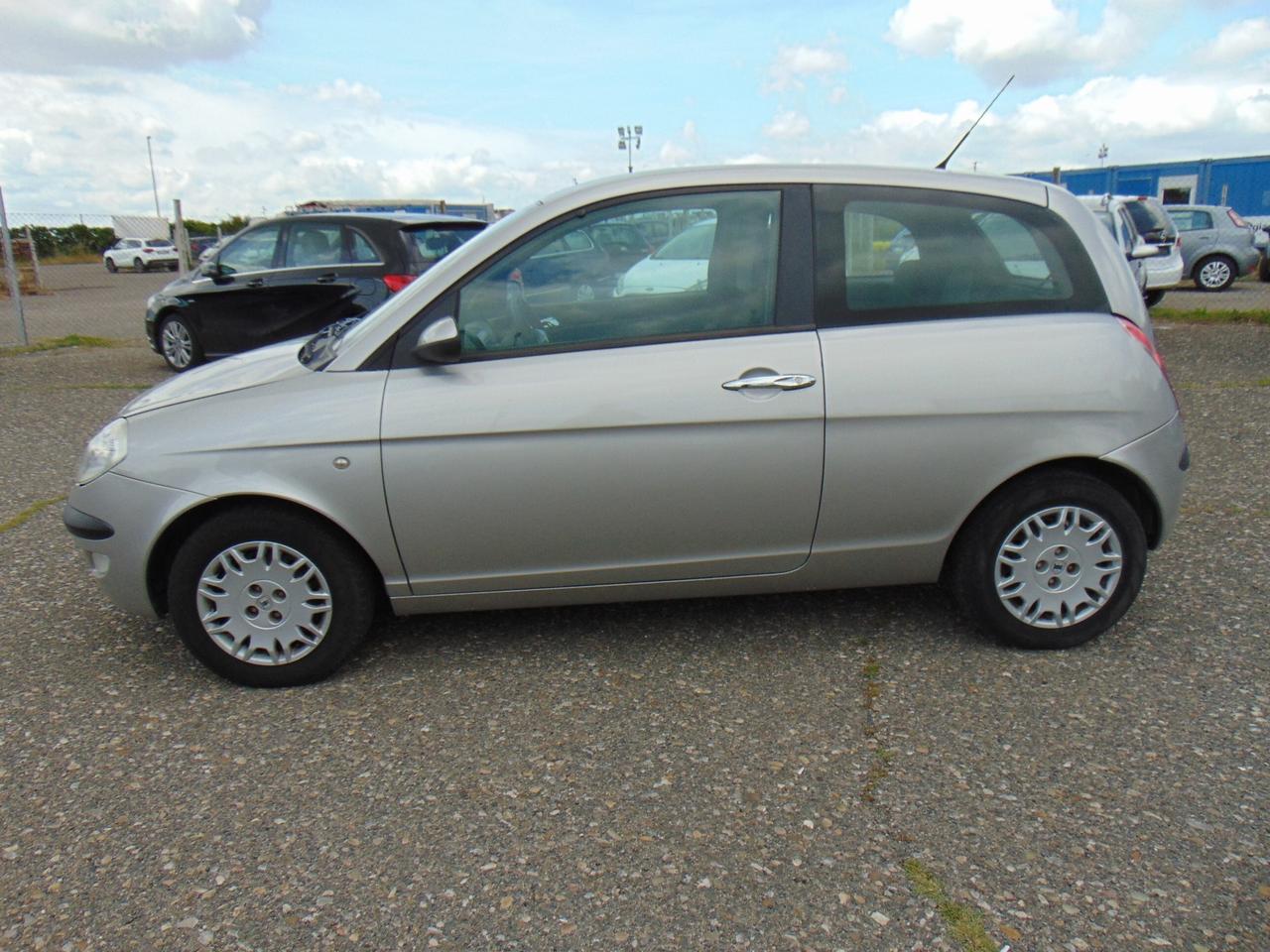 lancia y 1.2 benzina