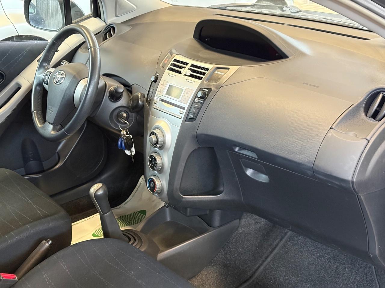 Toyota Yaris 1.0 5 porte Sol