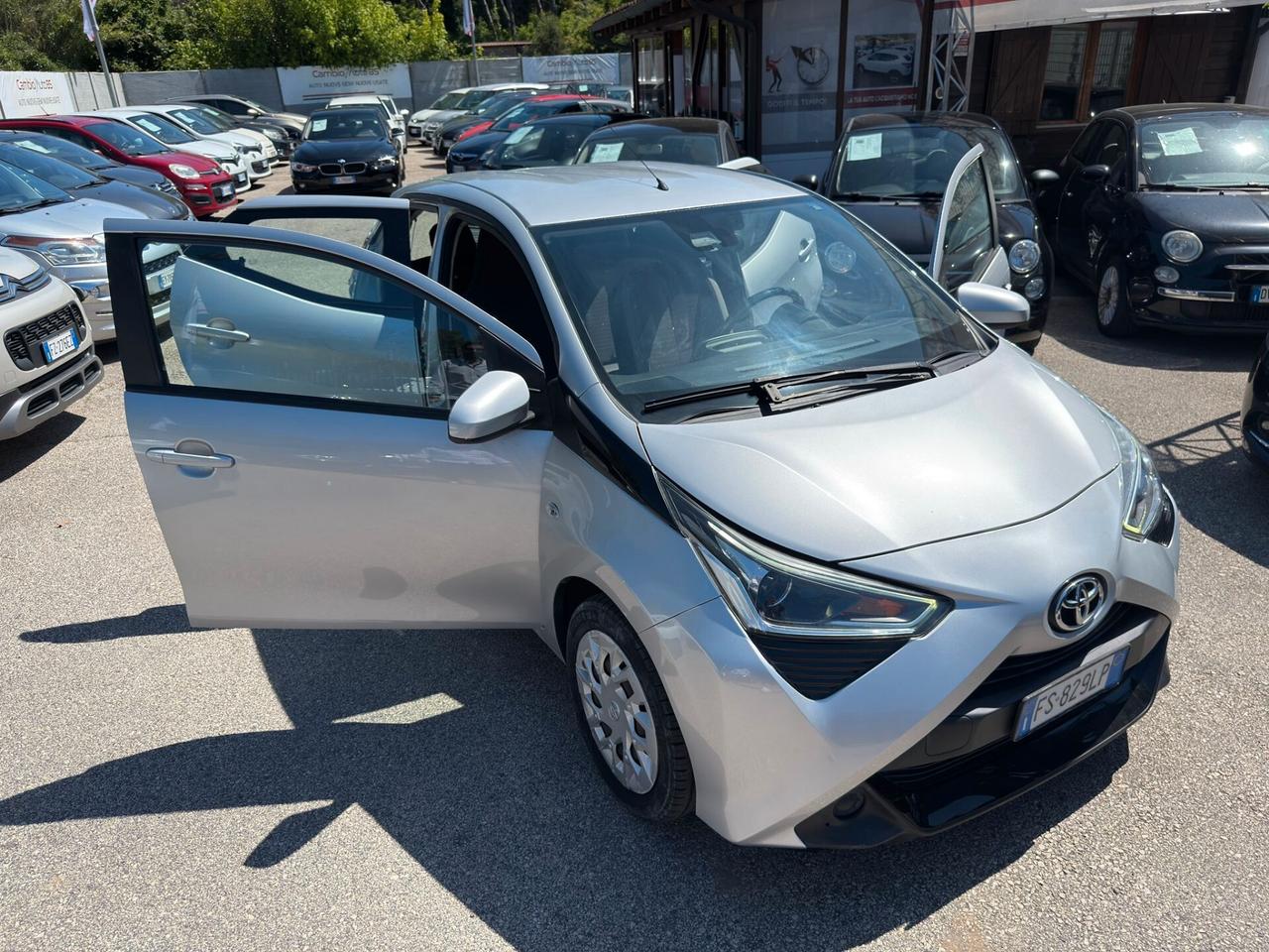 Toyota Aygo 1.0 VVT-i 72 CV 5 porte x-play MMT